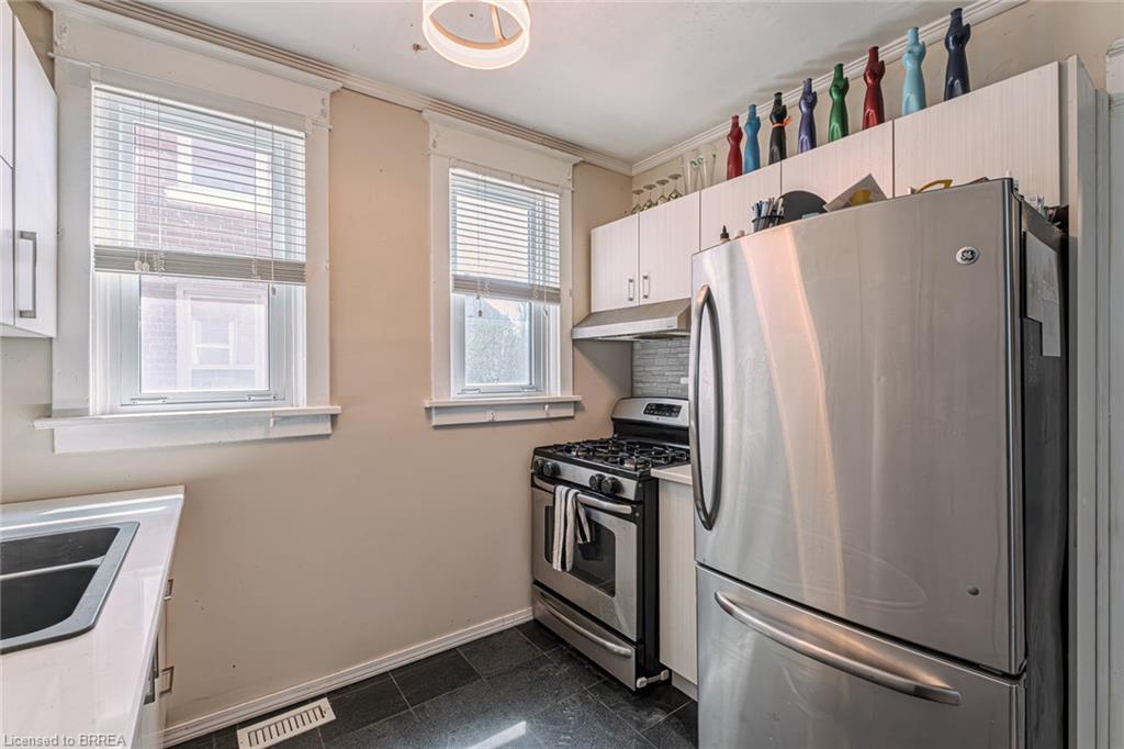 308 Dundas Street N Property Photo 12