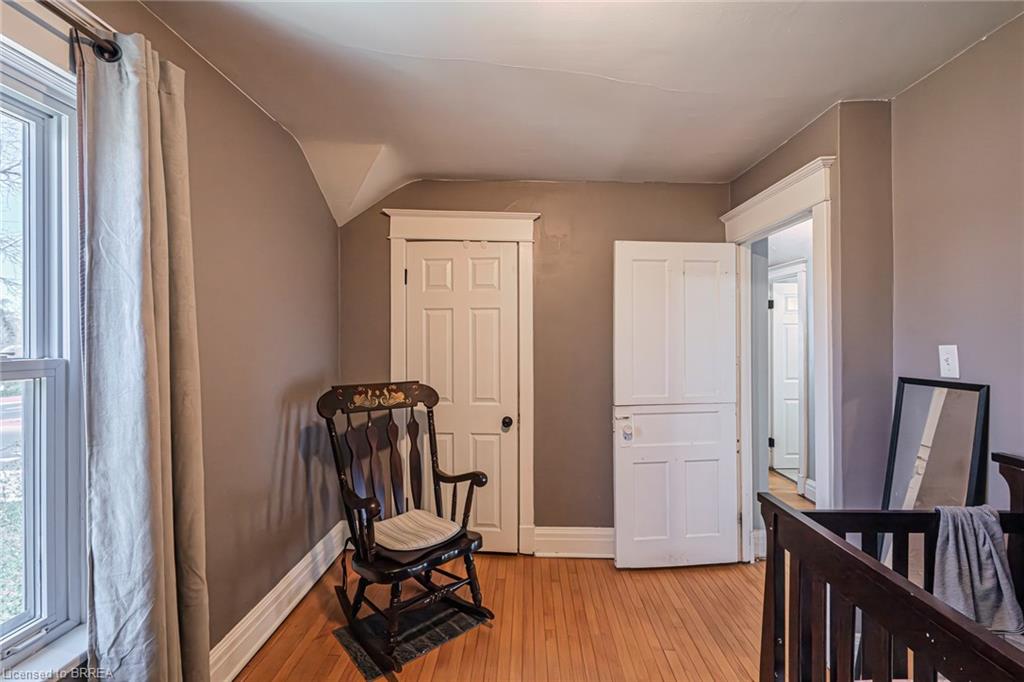 308 Dundas Street N Property Photo 23