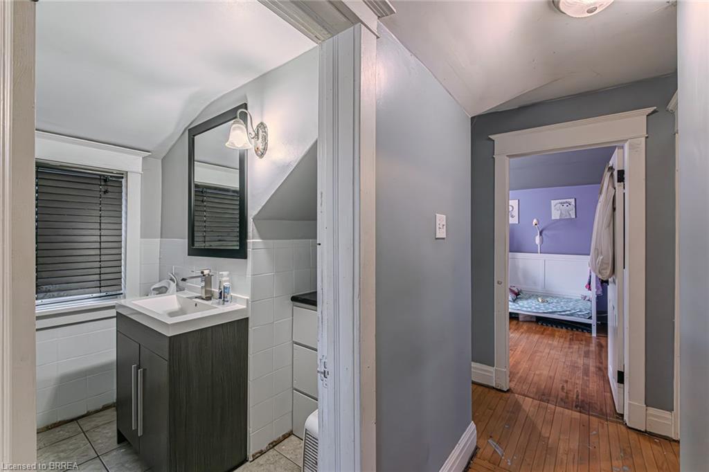 308 Dundas Street N Property Photo 24