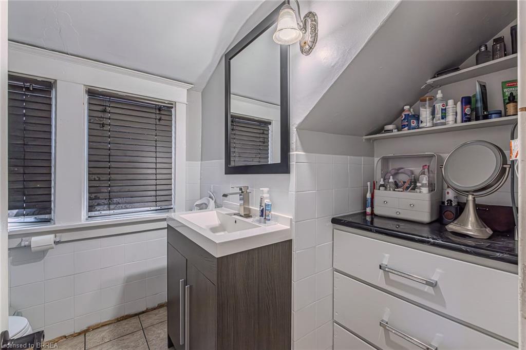 308 Dundas Street N Property Photo 26
