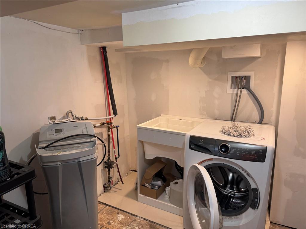 308 Dundas Street N Property Photo 27