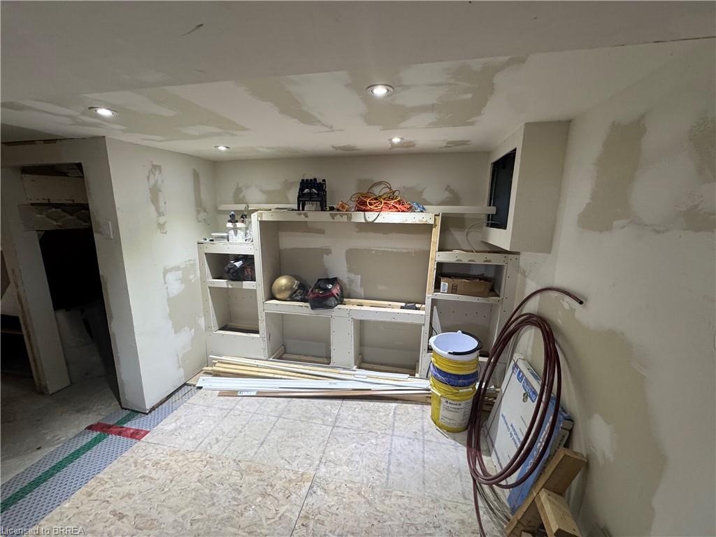 308 Dundas Street N Property Photo 30