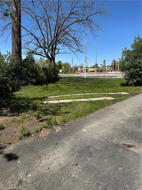 308 Dundas Street N Property Photo 36