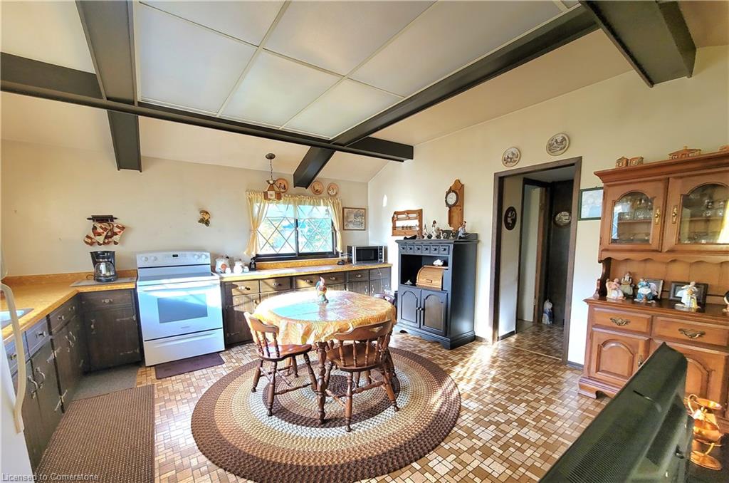 111 Riverbank Drive N Property Photo 10