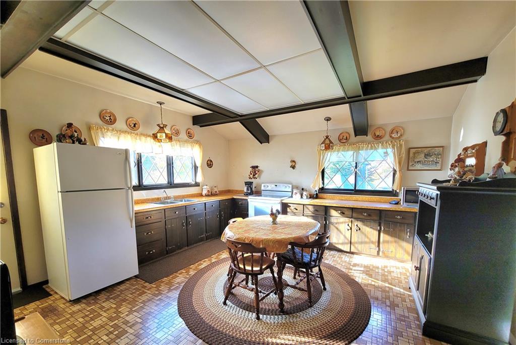 111 Riverbank Drive N Property Photo 11
