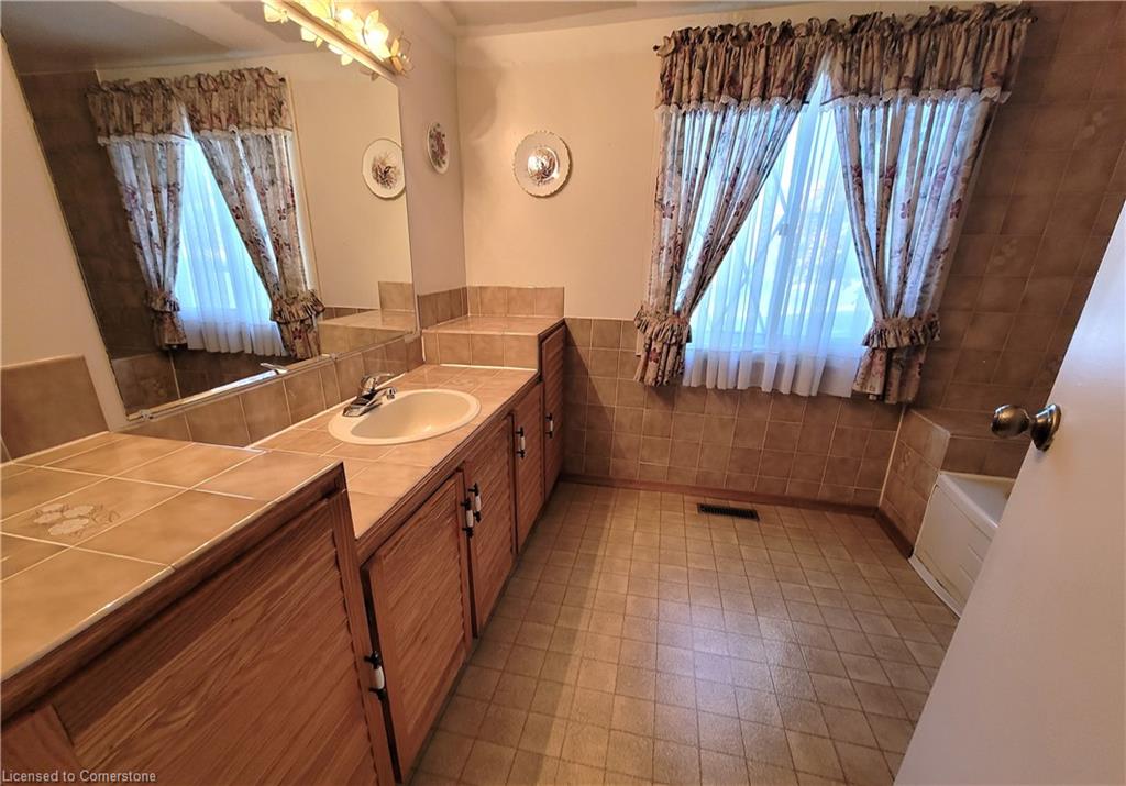 111 Riverbank Drive N Property Photo 36