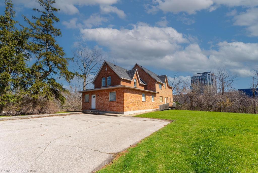 923 Brant Street Property Photo 3