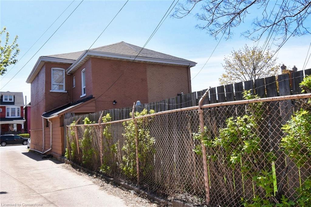 241 Robert Street Property Photo 20