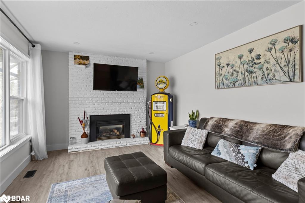 99 Wellington Street E Property Photo 13