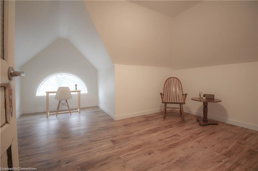 3-130 Caroline Street S Property Photo 6