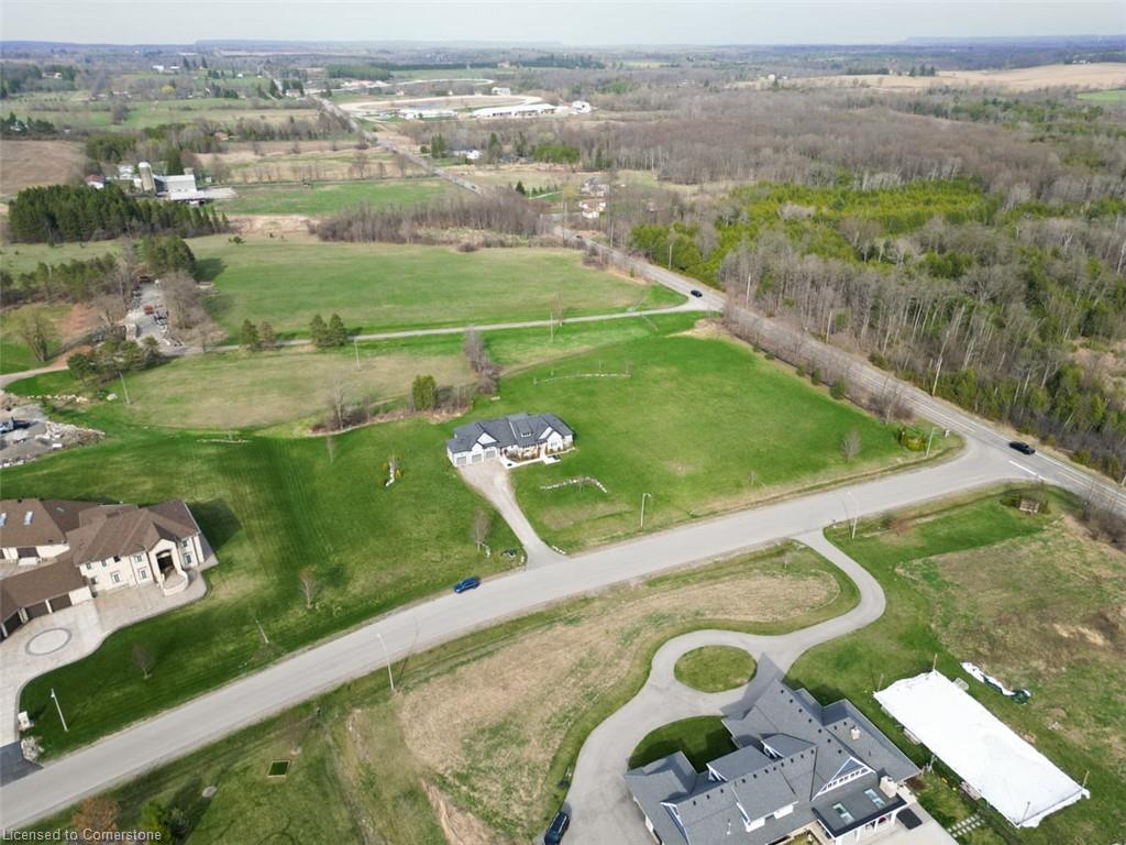 20 Chesswood Trail Property Photo 6