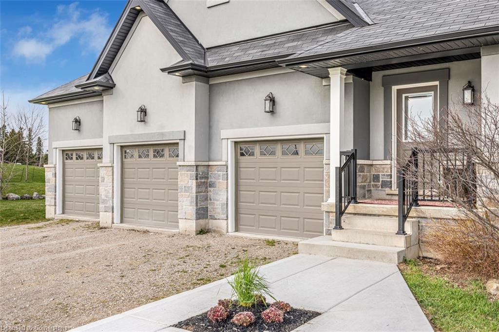 20 Chesswood Trail Property Photo 8