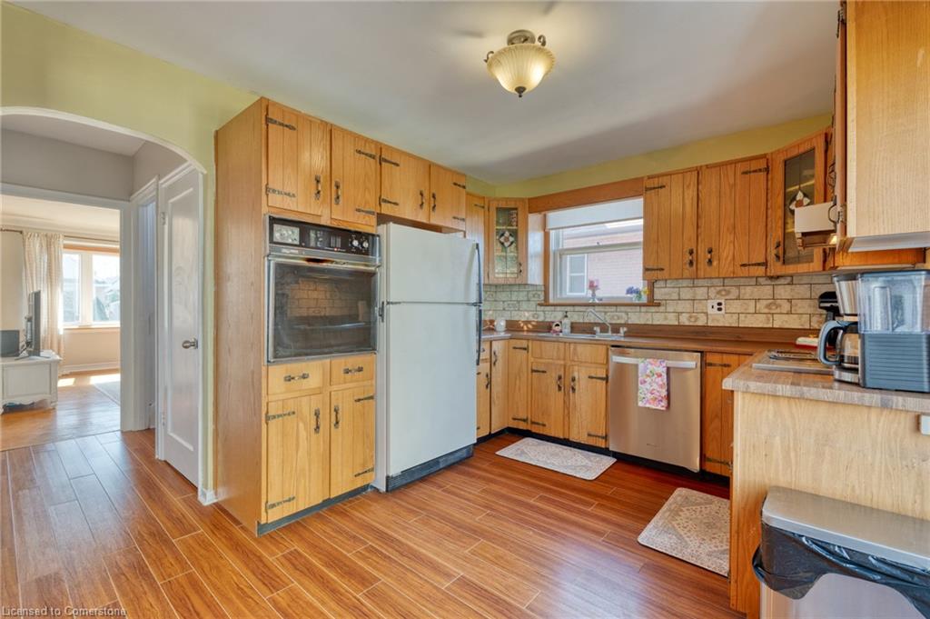 294 East 16th Street Property Photo 9