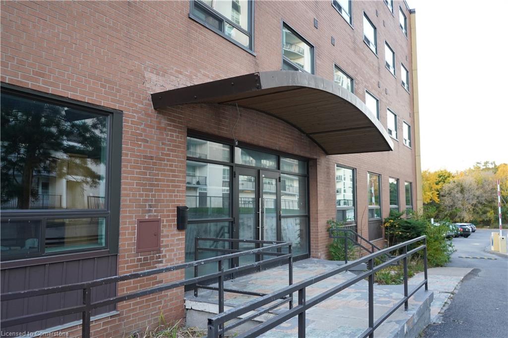 824 King Street W Property Photo 11