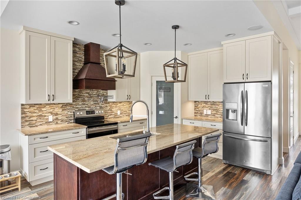 5 Fracas Court Property Photo 5