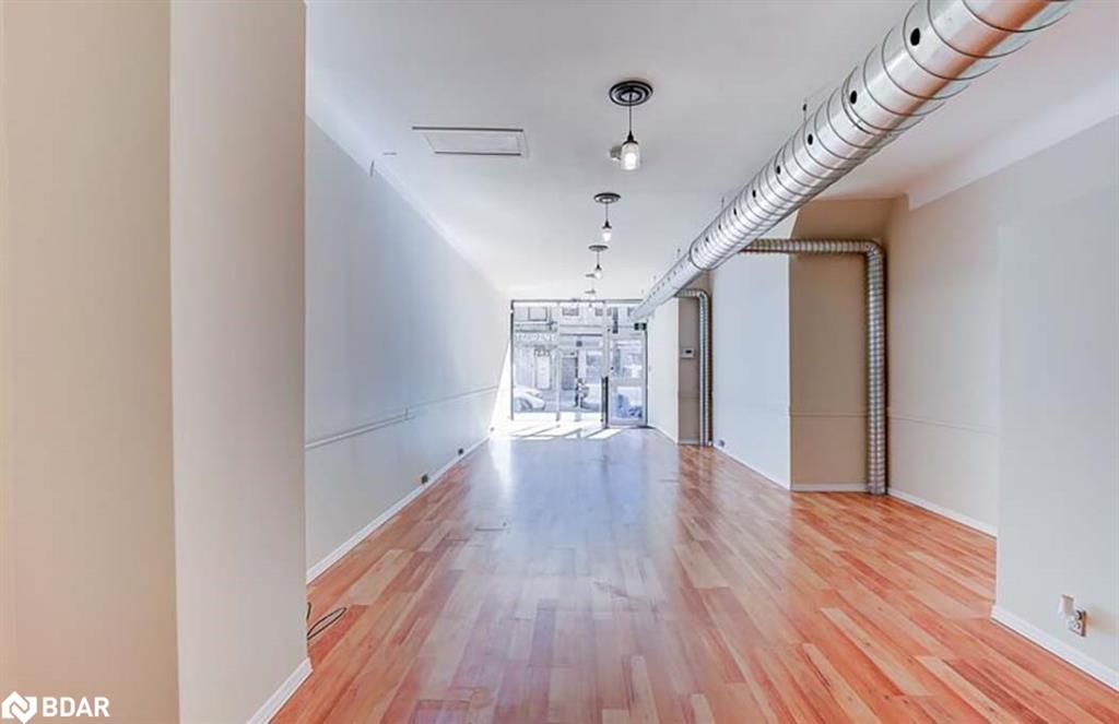 17 John Street N Property Photo 2