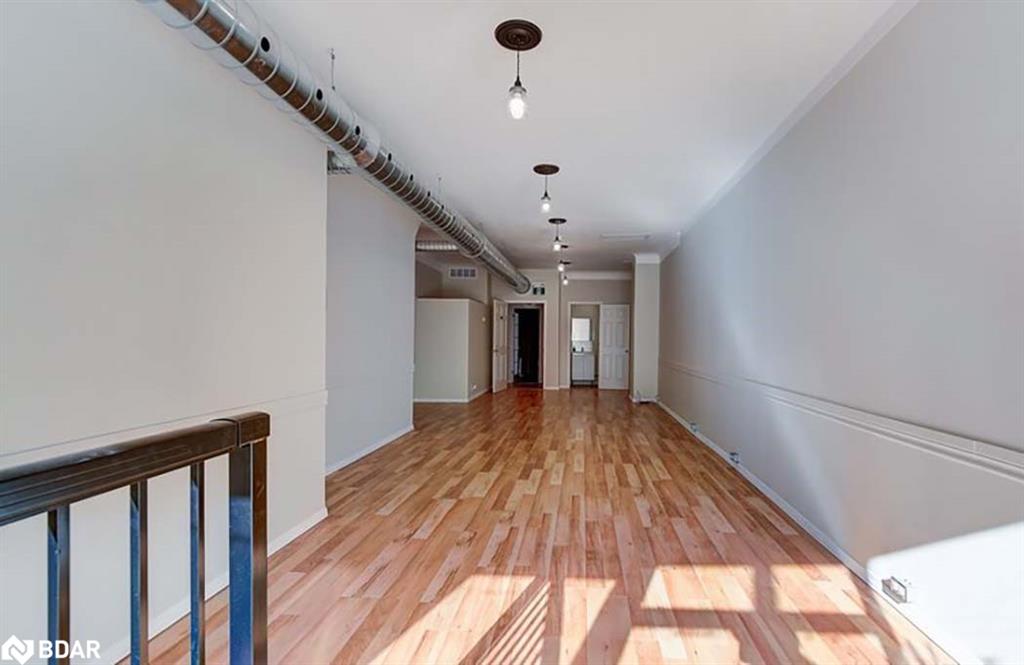 17 John Street N Property Photo 3