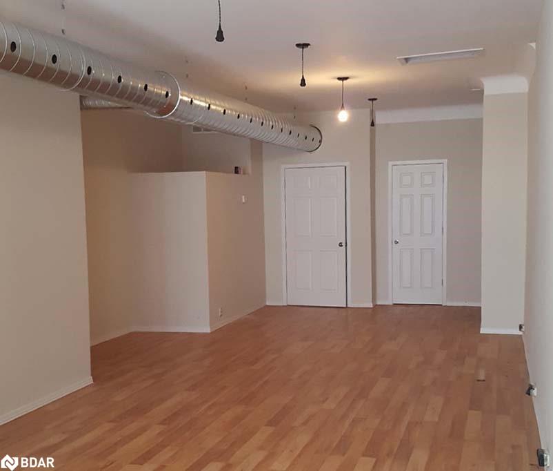 17 John Street N Property Photo 5