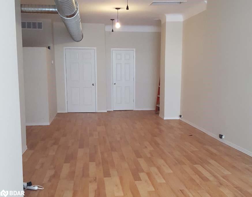 17 John Street N Property Photo 6