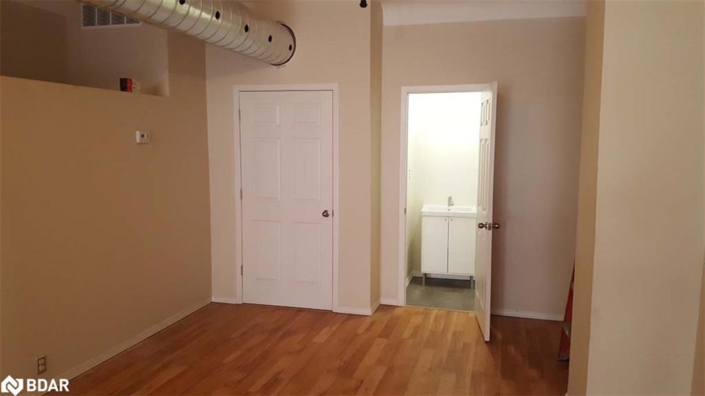 17 John Street N Property Photo 7