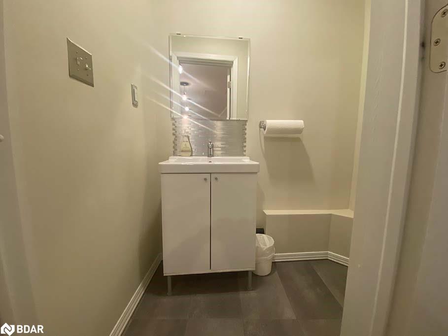 17 John Street N Property Photo 13