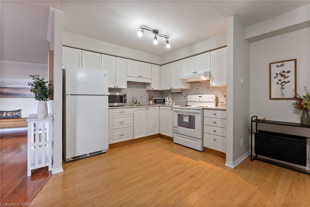 212-9 Bonheur Court Property Photo 21
