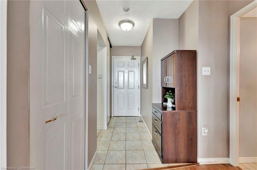 1610-1270 Maple Crossing Boulevard Property Photo 6