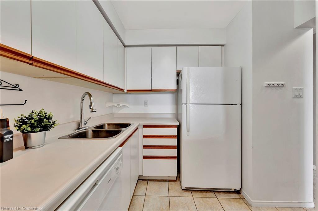1610-1270 Maple Crossing Boulevard Property Photo 8