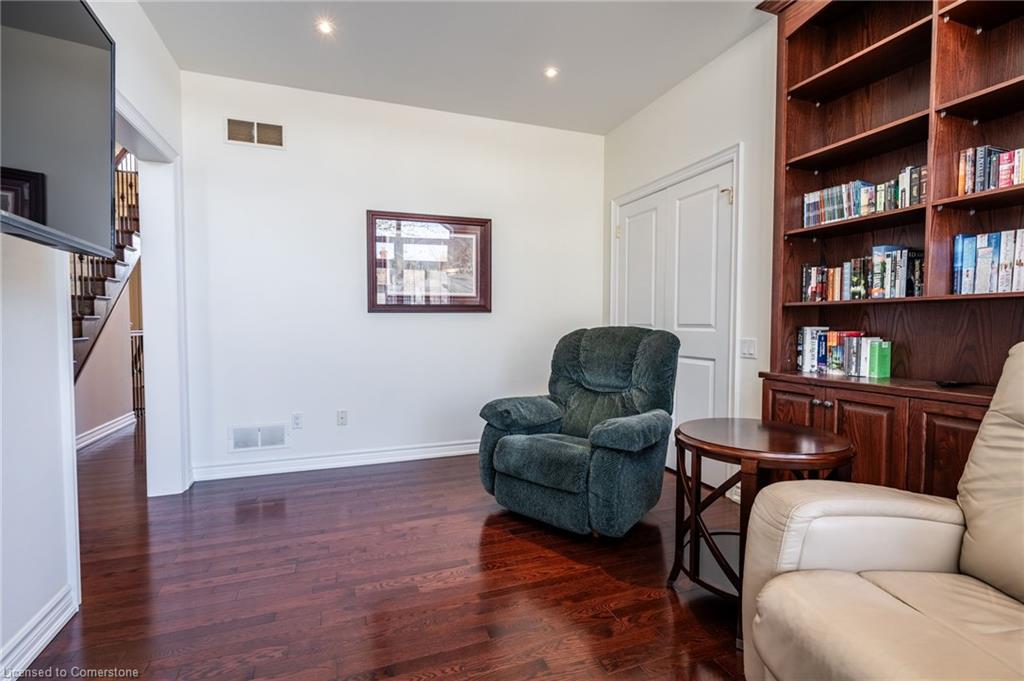 4-165 Glendale Avenue Property Photo 8