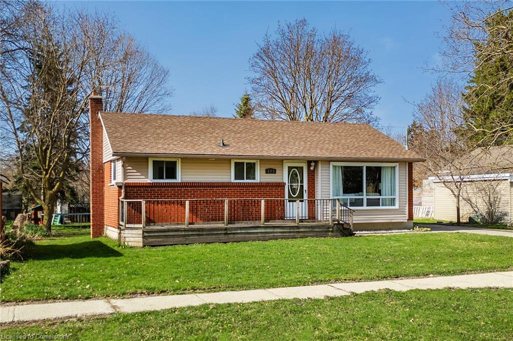 325 Boulton Street Property Photo