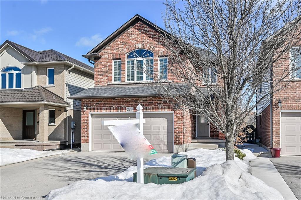 226 Spring Valley Crescent Property Photo