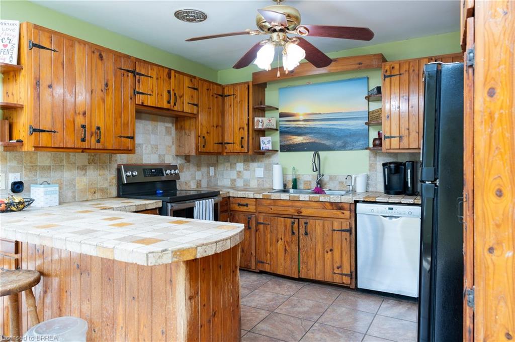 93 Simcoe Street Property Photo 16