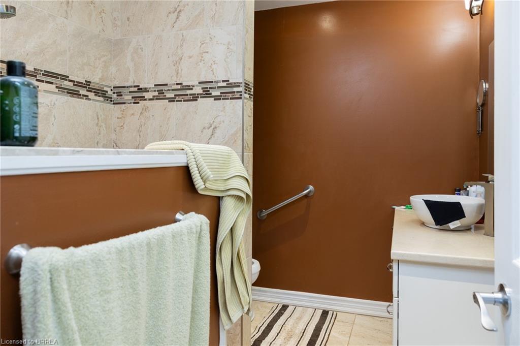 93 Simcoe Street Property Photo 22