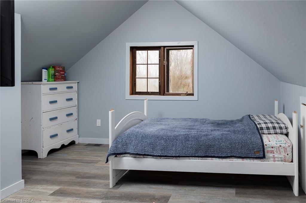 93 Simcoe Street Property Photo 23