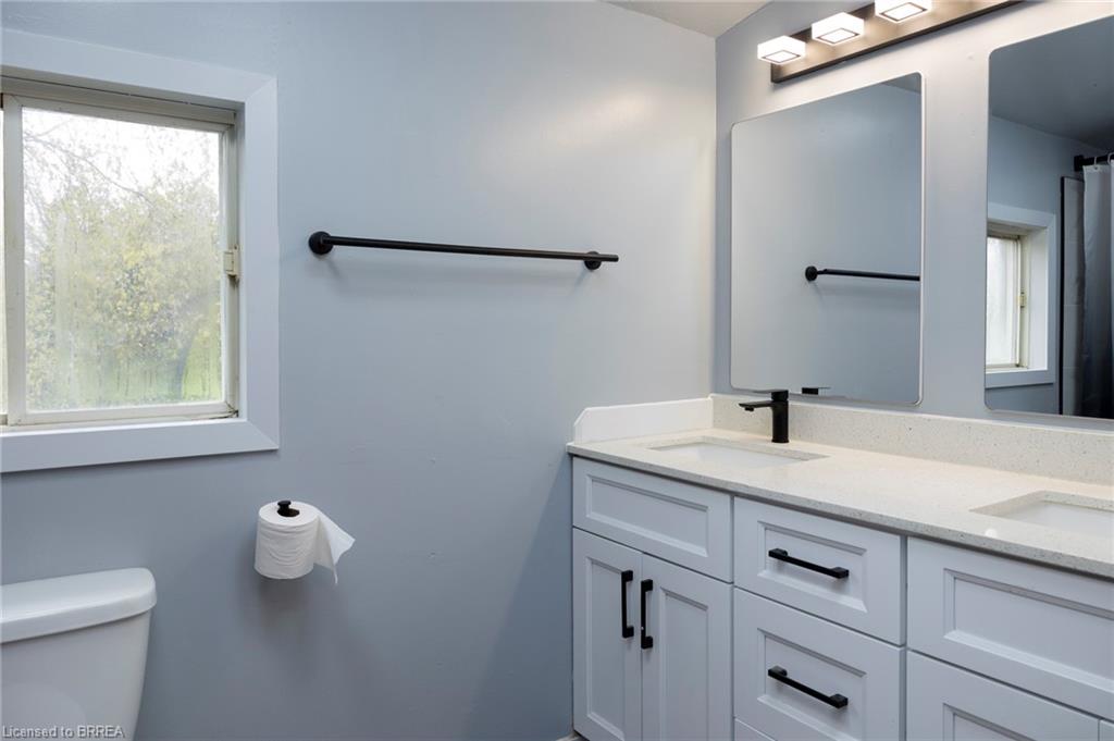 93 Simcoe Street Property Photo 25