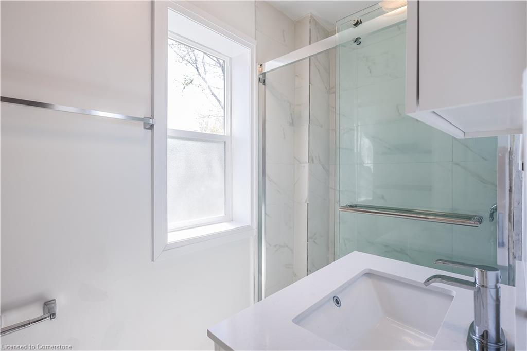 346 Emerald Street N Property Photo 9