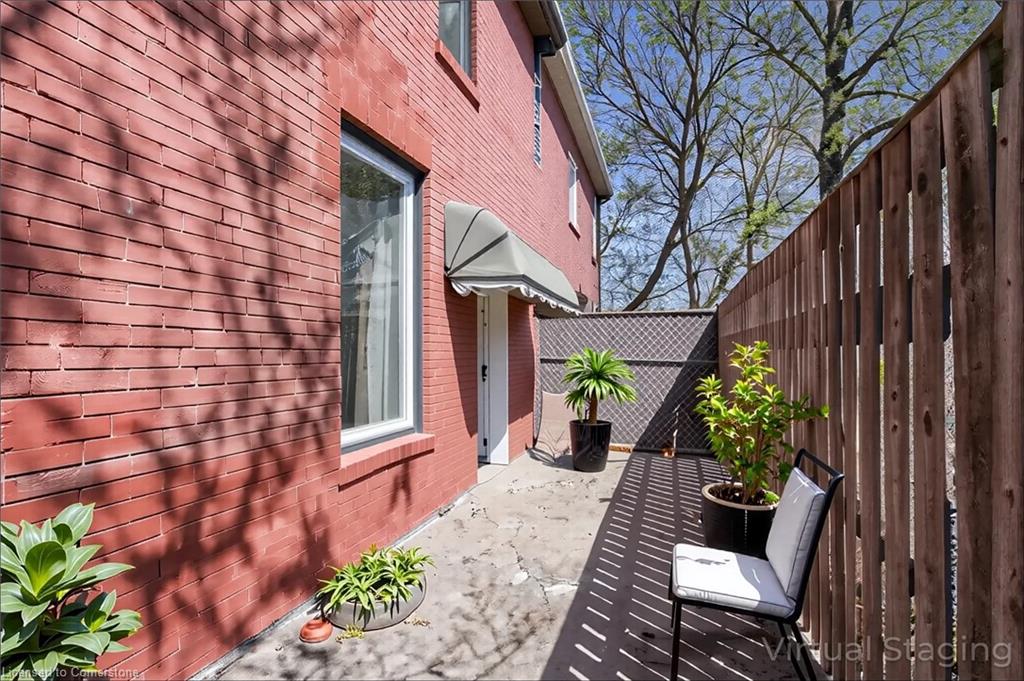 346 Emerald Street N Property Photo 11