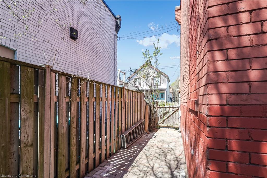 346 Emerald Street N Property Photo 12