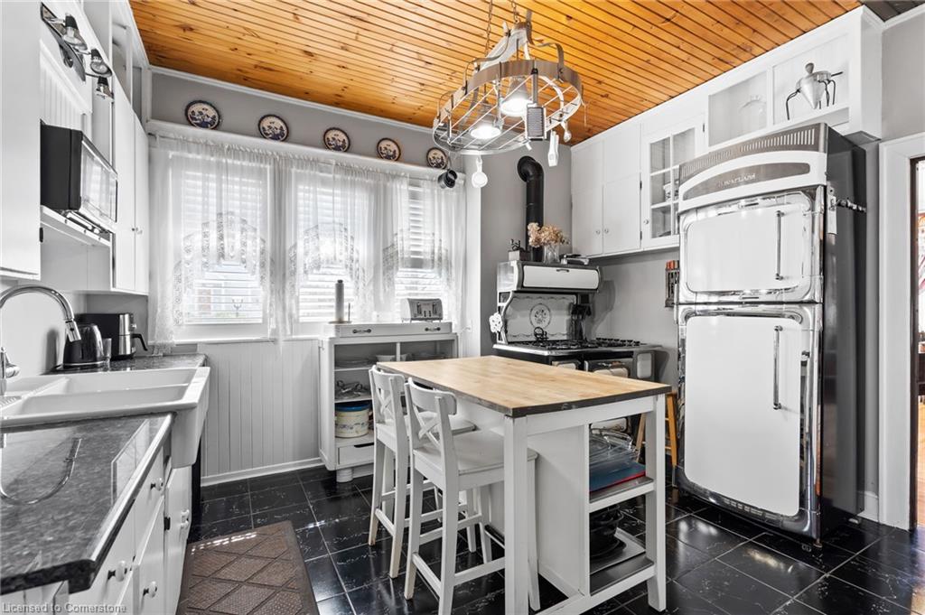 20 Evan Street Property Photo 24