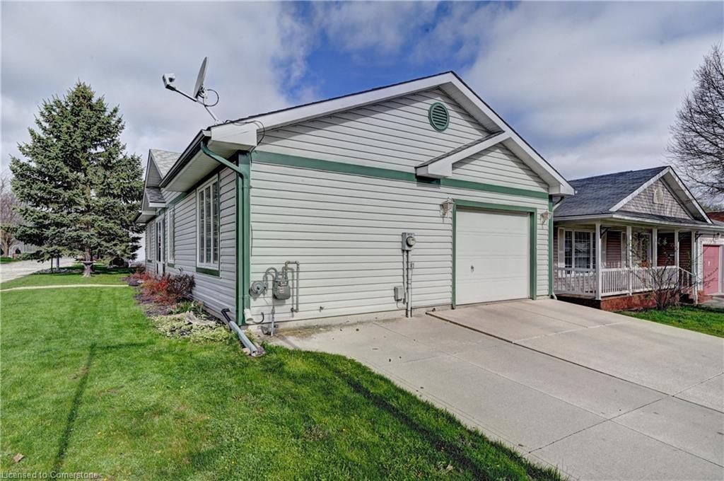 176 Wesley Crescent Property Photo 3