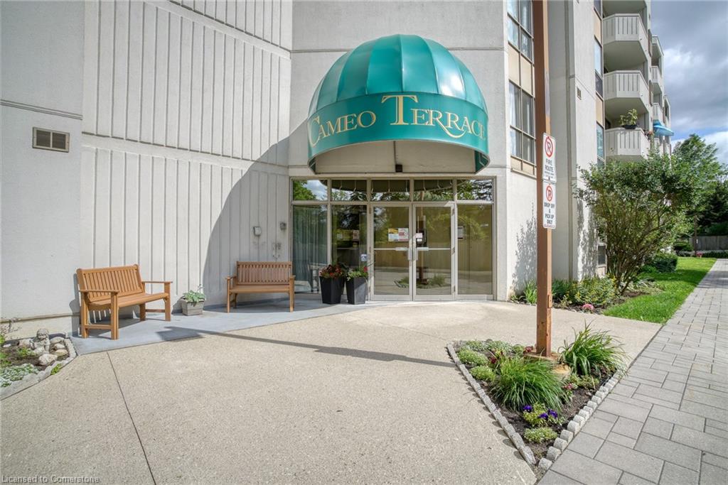 505-3267 King Street E Property Photo 1