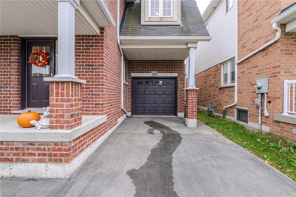 229 Springvalley Crescent Property Photo 4