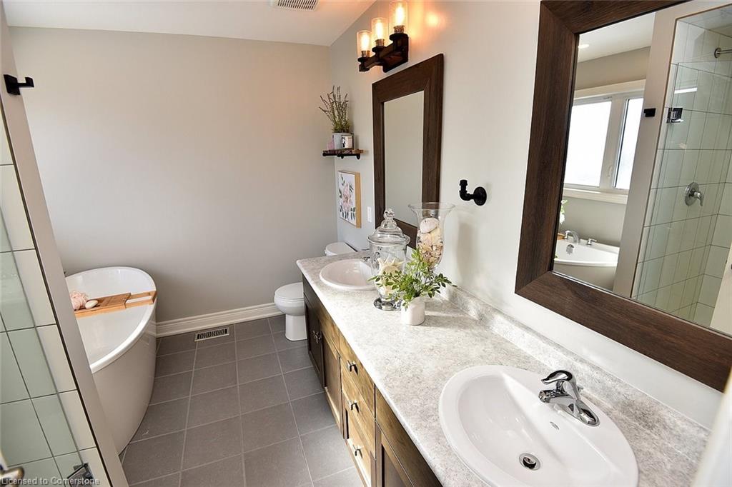8 Myrtle Street Property Photo 33
