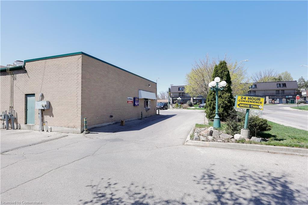 780 Dundas Street Property Photo 8