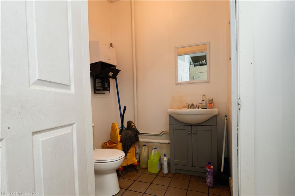 780 Dundas Street Property Photo 19