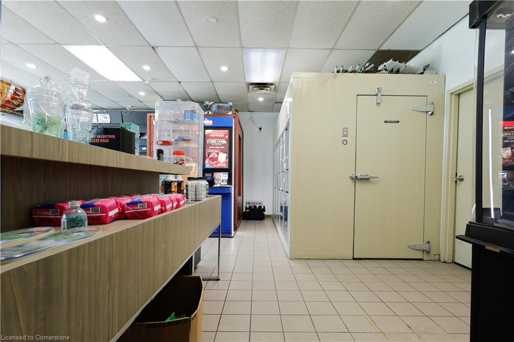 780 Dundas Street Property Photo 22