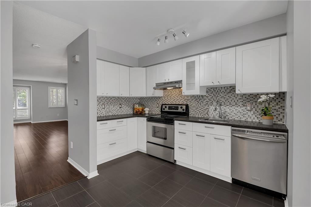 304-895 Maple Avenue Property Photo 17