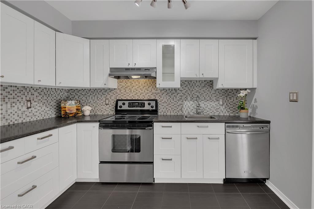 304-895 Maple Avenue Property Photo 18
