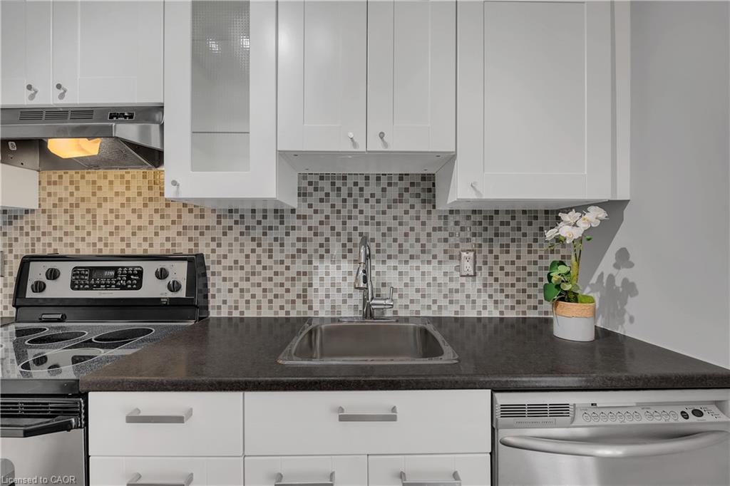 304-895 Maple Avenue Property Photo 21
