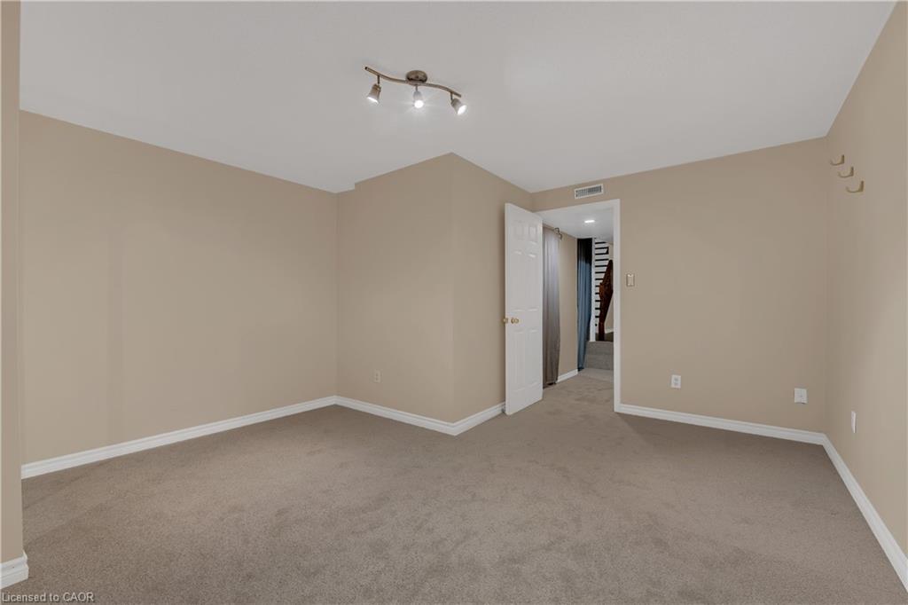 304-895 Maple Avenue Property Photo 37